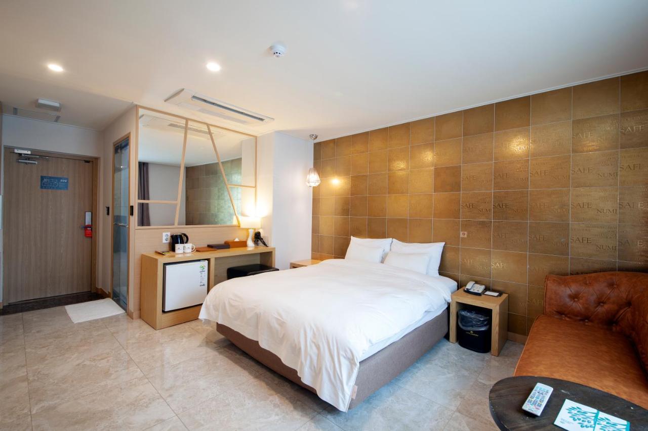 โรงแรม โรงแรมนาโฟเร