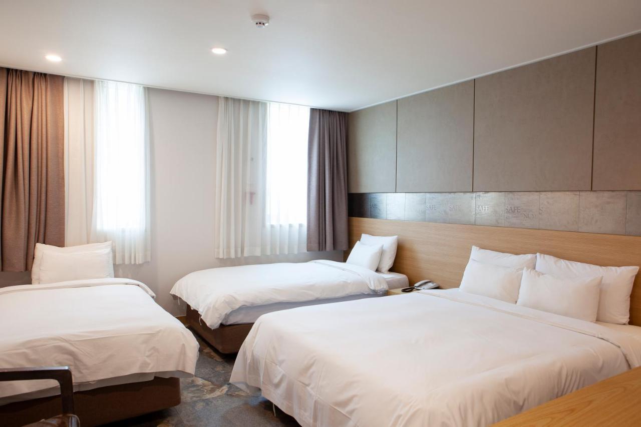 โรงแรมนาโฟเร โรงแรม 3*