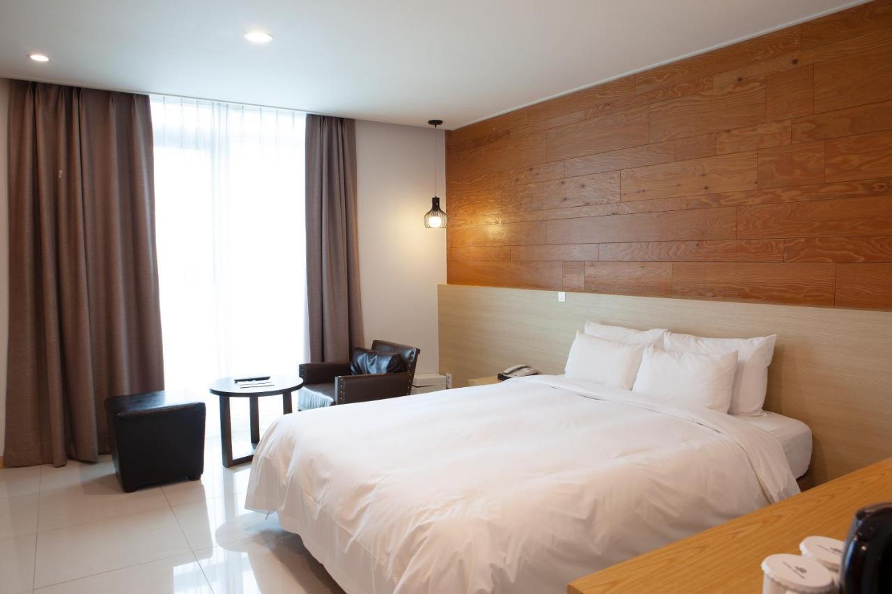 โรงแรมนาโฟเร โรงแรม