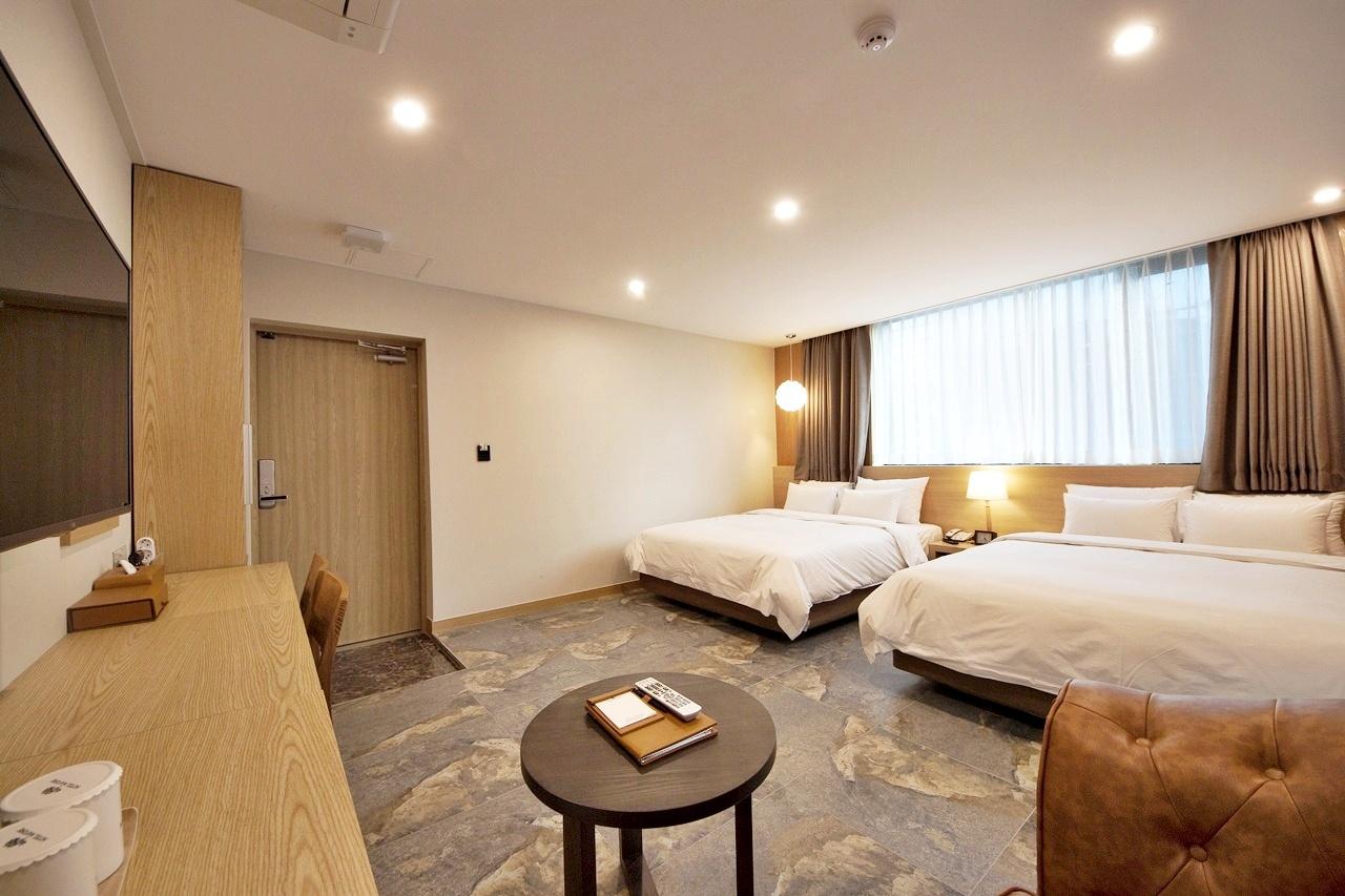 โรงแรม โรงแรมนาโฟเร 3*