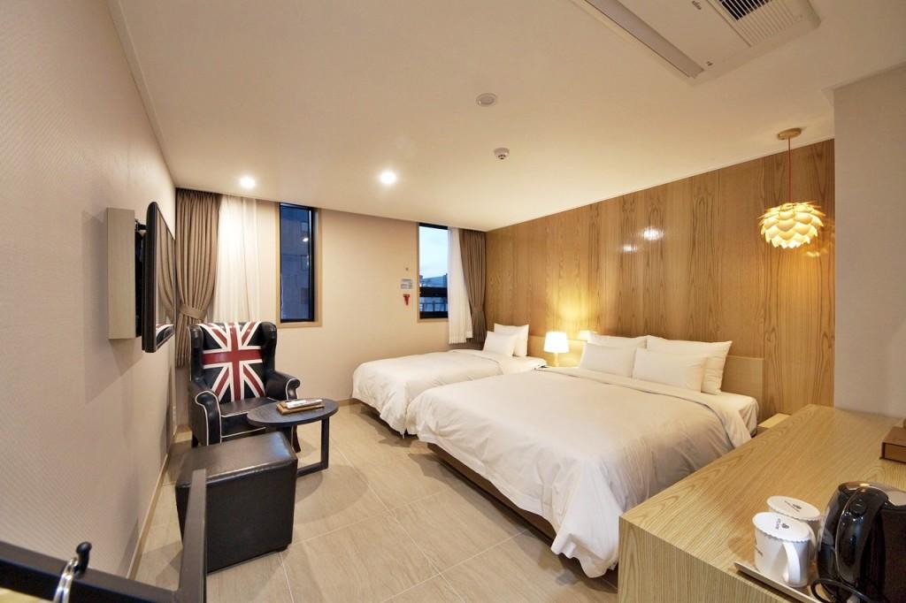 โรงแรมนาโฟเร โรงแรม