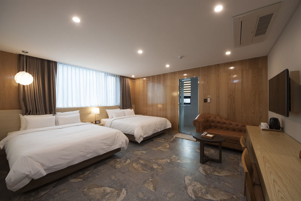 โรงแรมนาโฟเร 3*