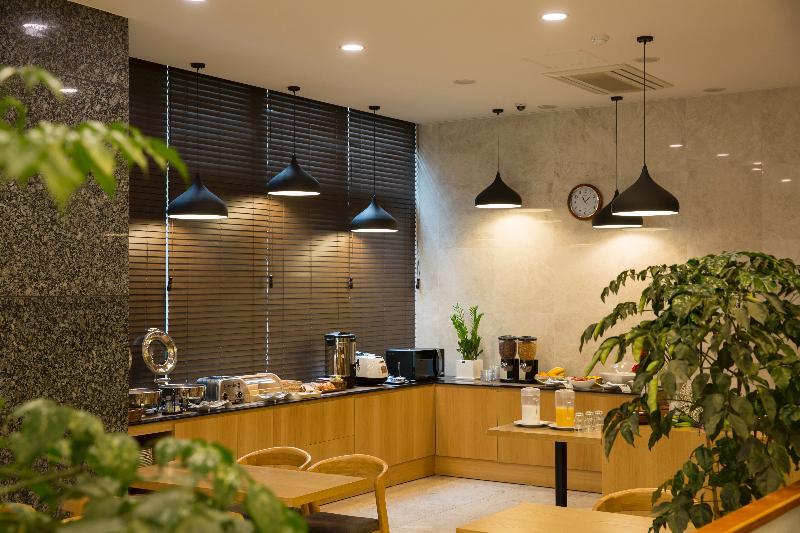 โรงแรมนาโฟเร โรงแรม