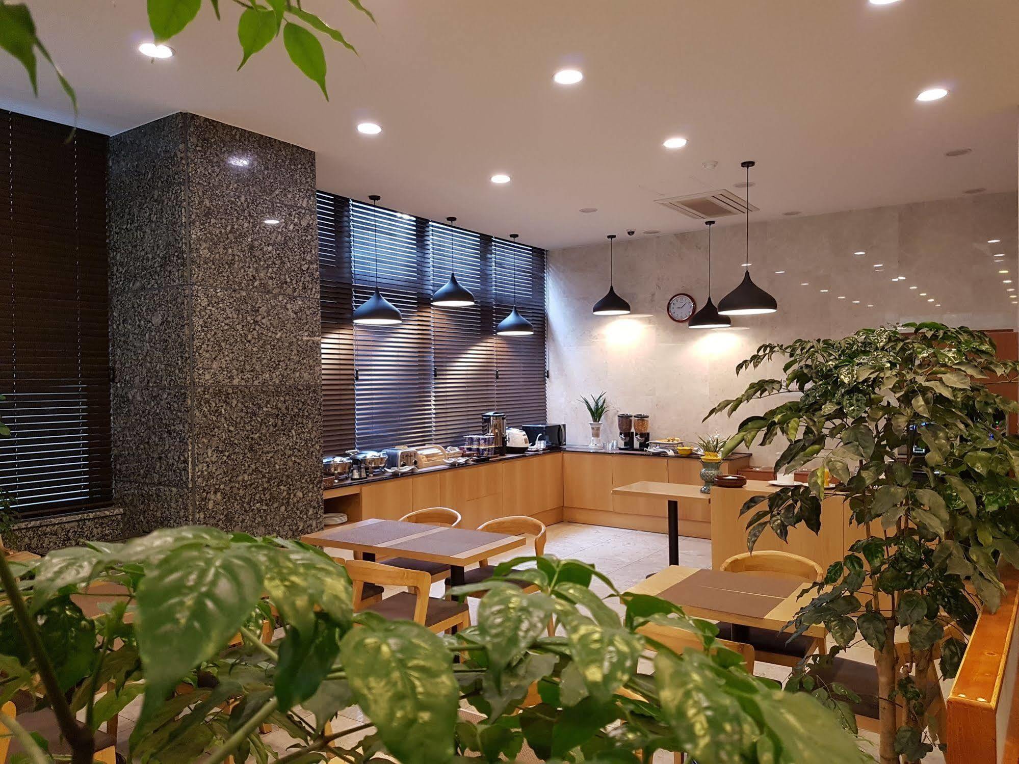 โรงแรม โรงแรมนาโฟเร 3*