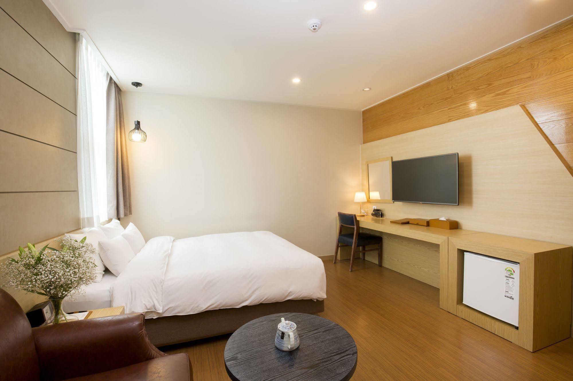 โรงแรม โรงแรมนาโฟเร 3*