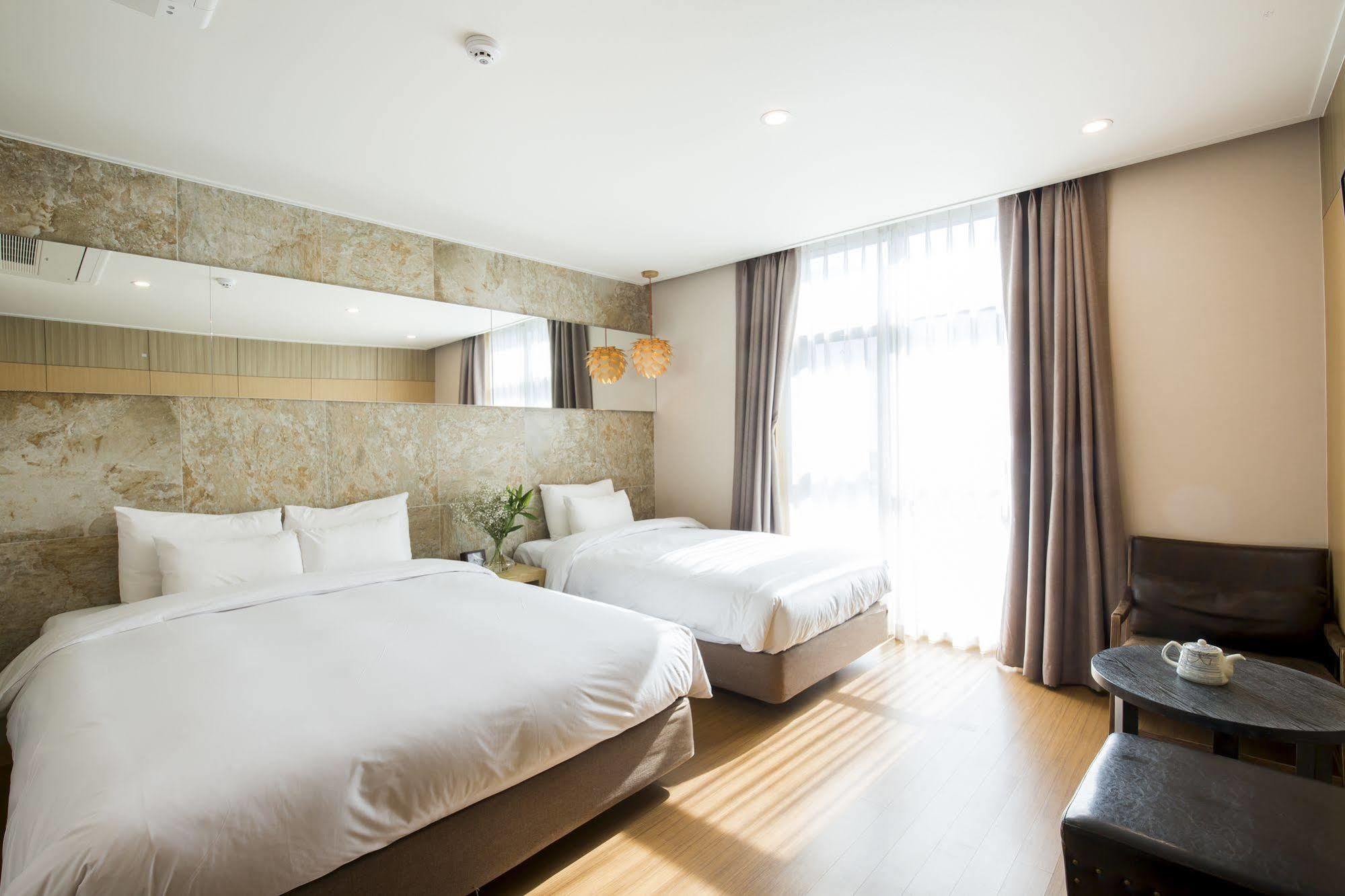 โรงแรมนาโฟเร โรงแรม โซล