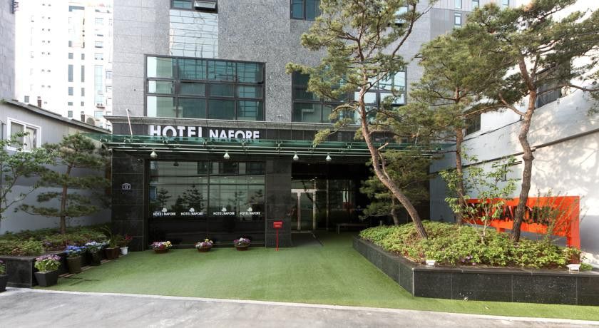 โรงแรมนาโฟเร 3*